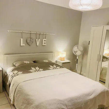 בית הארחה Sweet - 55m2 Appt, Garden, Swimming Pool, Parking